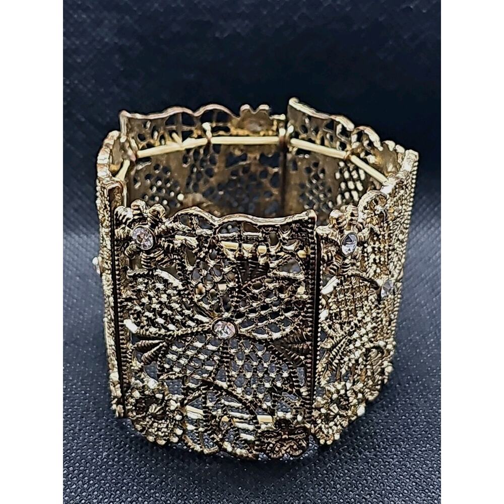 Bracelet Fligreed Floral Design Stretch Band Fits Most